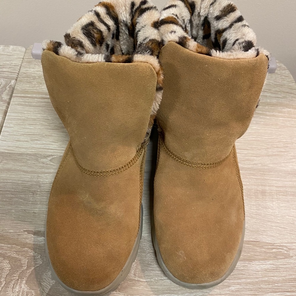 Sketchers go walk boots